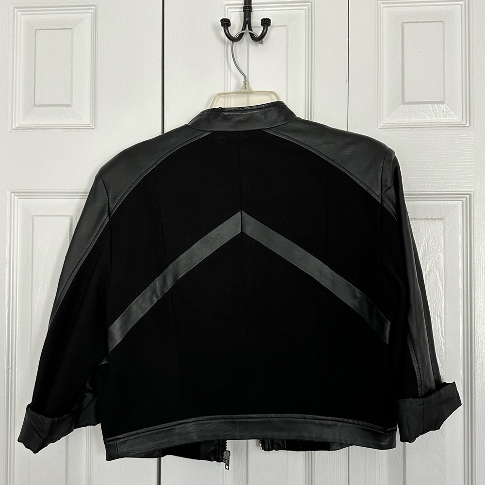Cropped Jacket - Picture 2 of 3